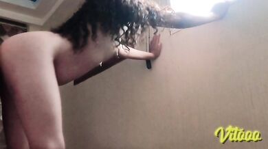 My girlfriend gets it better when she's on all fours - semen in her ass