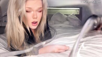 RileyRips Let Out Super Long Farts In Face Cam!