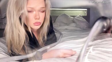 RileyRips Let Out Super Long Farts In Face Cam!