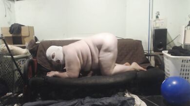 FatAssSmallDick shakes Ass on camera