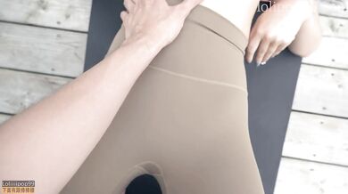 Outdoor Sex with My Yoga Teacher & Cum in Mouth- 口爆裤里丝瑜伽教练