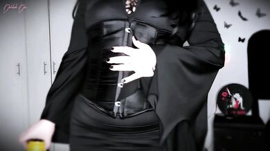 Elvira Cosplay Storytelling Roleplay & Burping