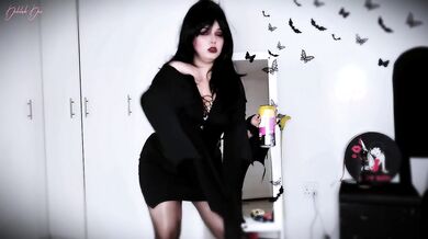 Elvira Cosplay Storytelling Roleplay & Burping