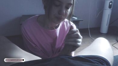 BLOWJOB BEFORE BEDTIME - homemade BLOWJOB at night from a girl with a big ass