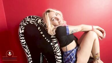 Blonde Schoolgirl JOI – Kitty Marie Edging & Dirty Talk