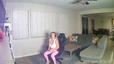 Free Use Gamer Girl Fucked And Cummed In