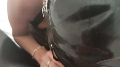 LAURA ON HEELS BLURS THIGHS WITH PANTYHOSE COCK