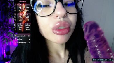 RavenFoxxy Brings Sweet Coed Energy and the Kind of Tension Men Crave Instantly