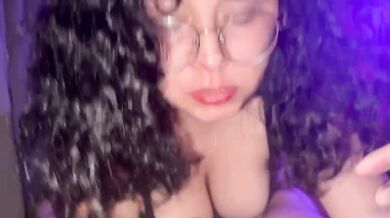 Me follo a mi mejor amigo después de la fiesta y termina en mi boca