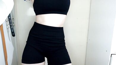 BIG ASS MOVEMENTS: sensual dance, twerking, slaps, shakes
