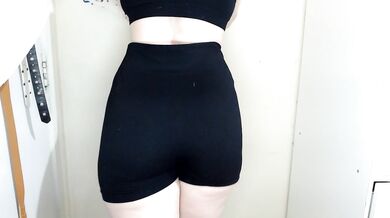 BIG ASS MOVEMENTS: sensual dance, twerking, slaps, shakes