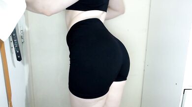 BIG ASS MOVEMENTS: sensual dance, twerking, slaps, shakes