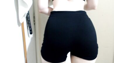 BIG ASS MOVEMENTS: sensual dance, twerking, slaps, shakes
