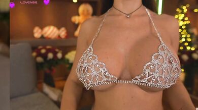 JustinneJade Brings Pure Brunette Glamour
