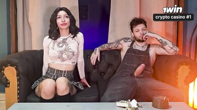 Deberiamos estar haciendo esto? Su verga estaba fuera de sus pantalones! Meg Vicious & Bob