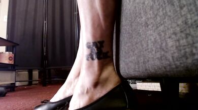 Closeup Shoeplaying Ballet Flats Red Toenails