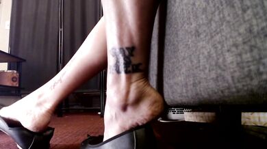 Closeup Shoeplaying Ballet Flats Red Toenails