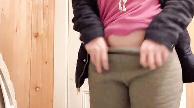 WIPE CLEAN PUSSY AFTER FRESH PISS FEEL