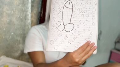 Colegiala le chupa el pene a su maestro