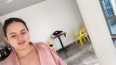 Milf madrastra enseña a hijastro a follar
