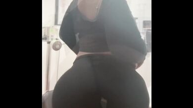 NJ BBW THICK ASS SPREAD IN DOCOTR OFFICE!