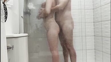 Big Natural Tits Deepthroats and Fuck in the Shower