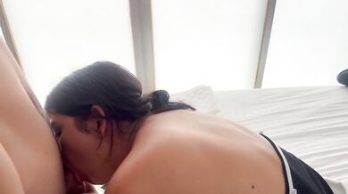 Me follo a la mujer de mi mejor amigo mientras el cornudo ve como la hago un rico sexo duro