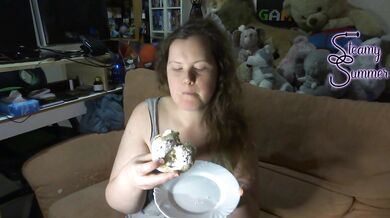 My very first foodporn video as a chubby girl