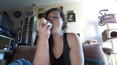 My very first foodporn video as a chubby girl