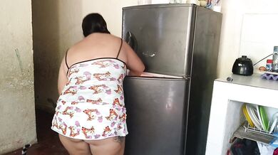 I seduce my neighbor with my ass because my husband doesn't fuck me well.