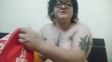 Amputada prueba nueva hamburguesa homo argentum
