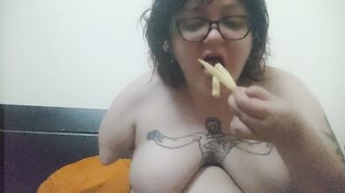Amputada prueba nueva hamburguesa homo argentum