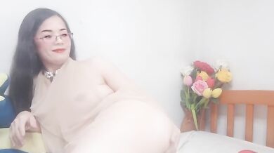sweethanajapanese's soft pussy begs for deepthroat