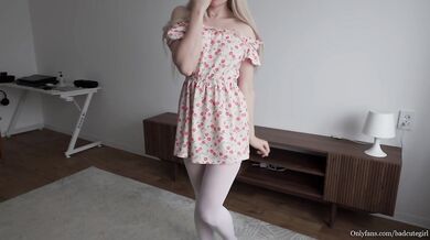 Horny stepsister shows off her gorgeous body. This babe can’t go a day without sex!