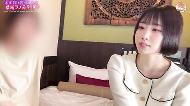 Secret Hotel Affair & Striptease Tease / 【禁断のホテル密会】ベッドでの生々しい経緯トークと、素っ裸になる瞬間までの極上焦らし/デカチン男優 前編