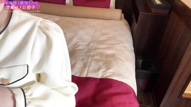 Secret Hotel Affair & Striptease Tease / 【禁断のホテル密会】ベッドでの生々しい経緯トークと、素っ裸になる瞬間までの極上焦らし/デカチン男優 前編
