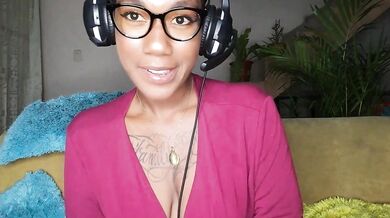WITH HUGE BOOBS BLACK COLOMBIAN HAVING FUN. A GREAT SQUIRTING