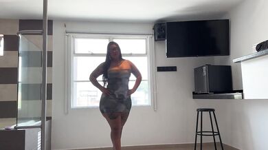 BUSTY COLOMBIANA BUSCA A UN HOMBRE PARA SATISFACERLO CON SU GRAN CULO