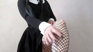 ASMR | Black is Wednesday’s favourite colour