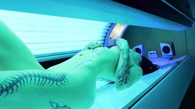 Girl let’s a stranger control her Lovense toy while she uses the tanning bed