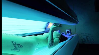 Girl let’s a stranger control her Lovense toy while she uses the tanning bed