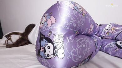 The Roundest Ass In My Friend Group Stayed In My Bed... And I Didn't Know How To Behave