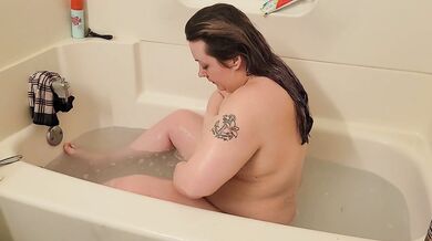 Bath time with pregnant baby mama