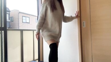 窓を全開でSEXしちゃった 向かいのお家からも丸見え 外の音も聞こえてくるから私の声も聞かれてるかもしれないけど… なんだかいつもより気持ちいいのは開放感から？見られて聞かれてることに興奮したから？ ゾクゾクして何度もイッちゃうよ