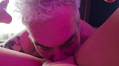 SILVERFOXROB69'S devours hee pussy