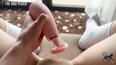 Pussy Licking Toy Makes My Pussy Soaking Wet & Gives Me an Intense Orgasm – Extreme Close Up
