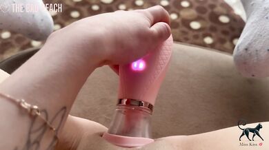 Pussy Licking Toy Makes My Pussy Soaking Wet & Gives Me an Intense Orgasm – Extreme Close Up