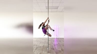 Oopsie! I Forgot My Panties for This TikTok Dance & Flashed My Bare Slit