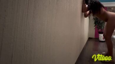 My friend moves so well that I end up cumming on her back and ass
