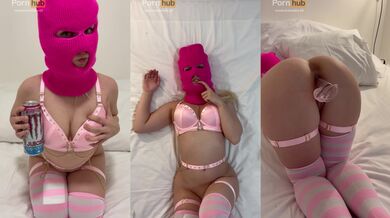 RUSSIAN SLUT IS PLAYING WITH TOYS